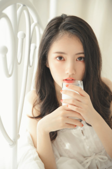 美女被男生捅了下面部位的视频